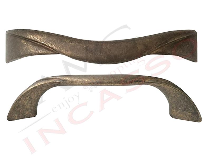 Maniglia classica pomolo pomello BOSTON MC07 distanza tra i fori 9,6 cm. ottone antico